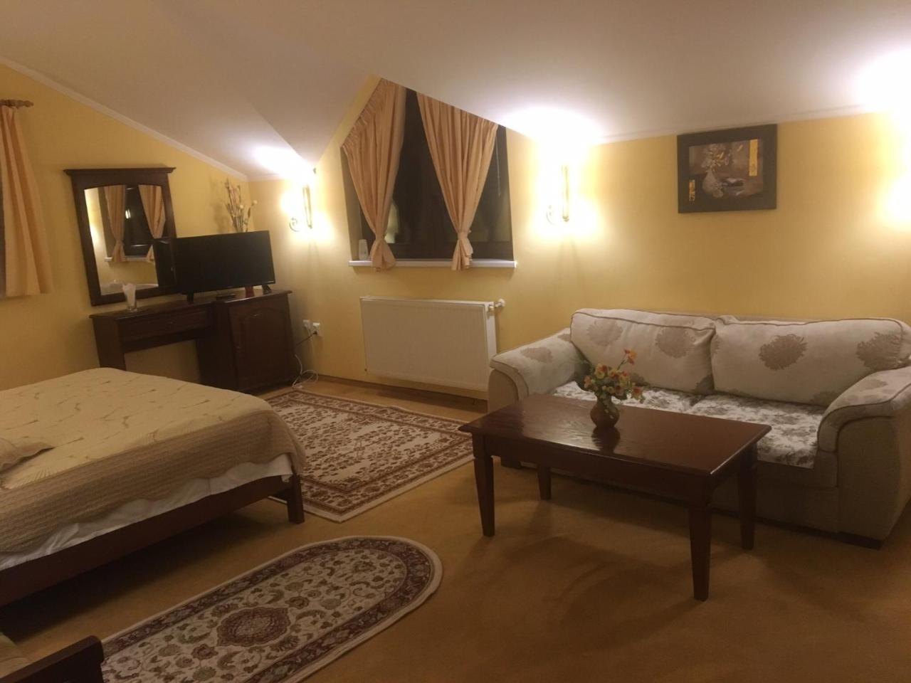 Pensiunea Poiana Verde Slănic-Moldova エクステリア 写真